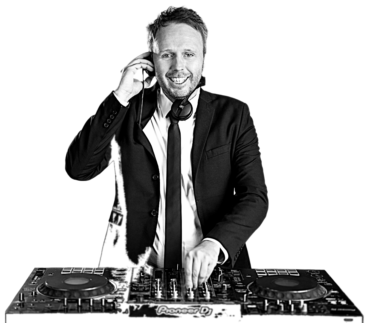DJ Nils Janssen mit Kopfhörer am DJ-Pult